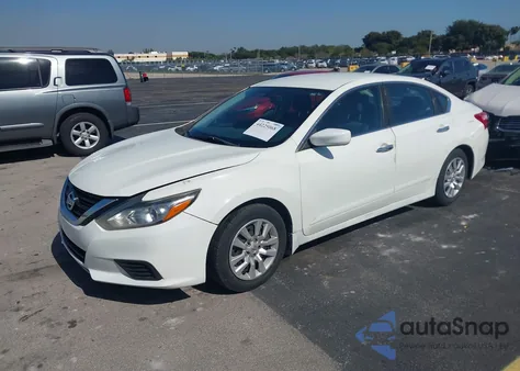 2017 Nissan Altima 2.5 S z USA, uszkodzony, nr VIN 1N4AL3AP8HC215893